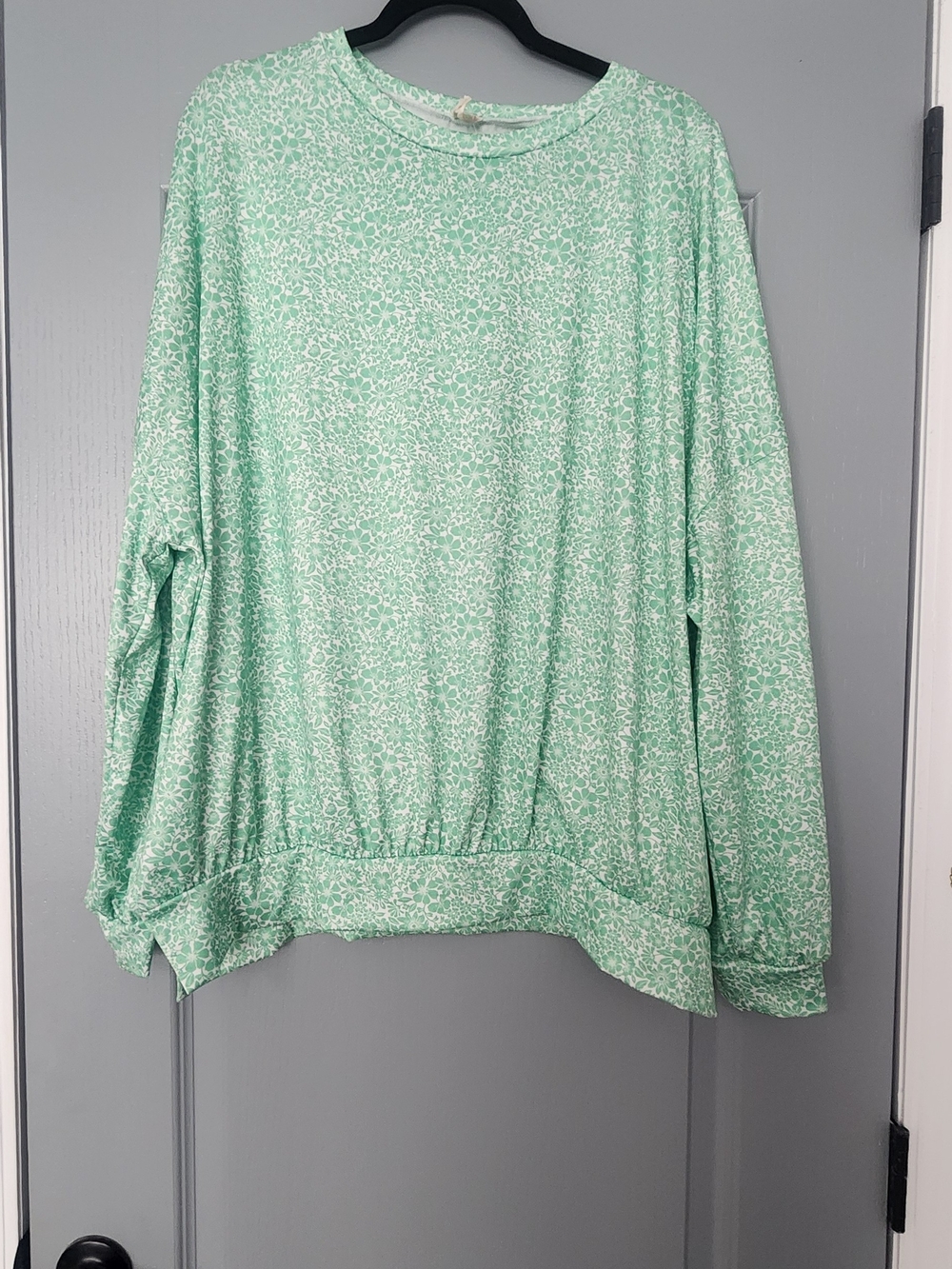 Relaxed Green Floral Long-Sleeve Blouse